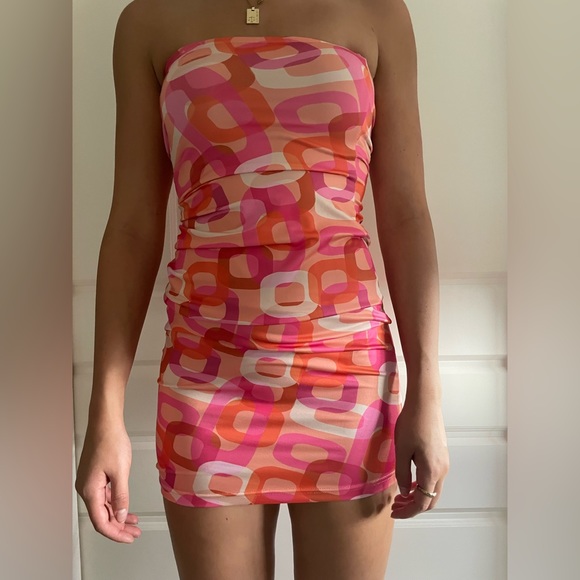 pink mini dress. - Picture 2 of 3